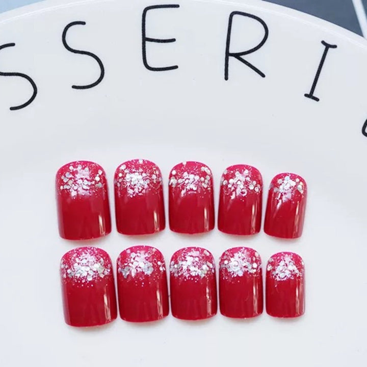 Glamorous artificial nails with glitter accents Bowlift