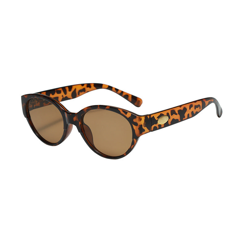 Women's fashionable retro sunglasses in contemporary style Bowlift