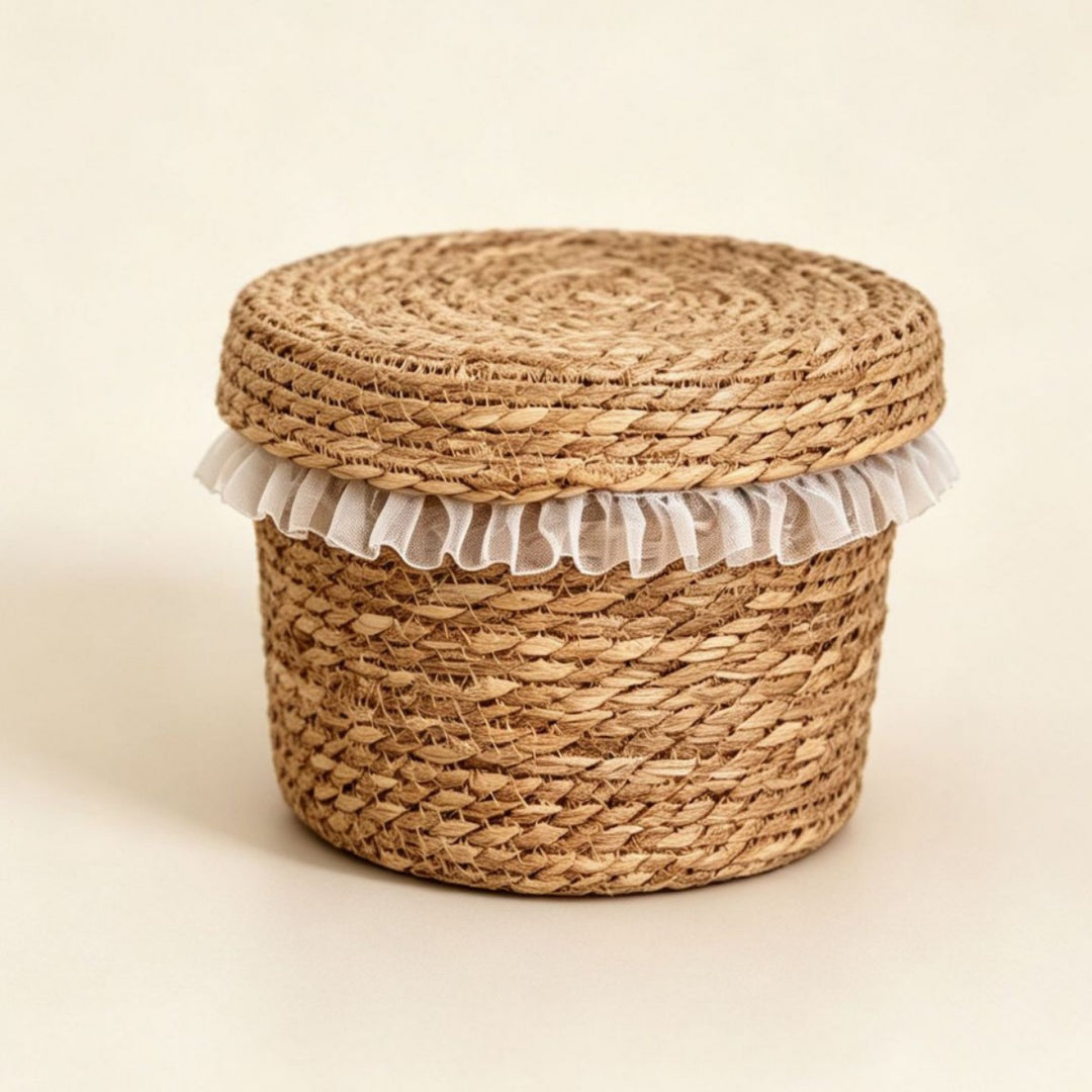 Natural fiber storage basket with ruffled edge Bowlift