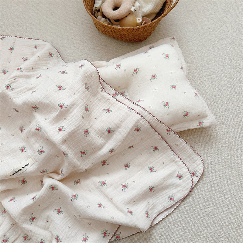 Unisex cuddly muslin blanket with elegant floral pattern Bowlift