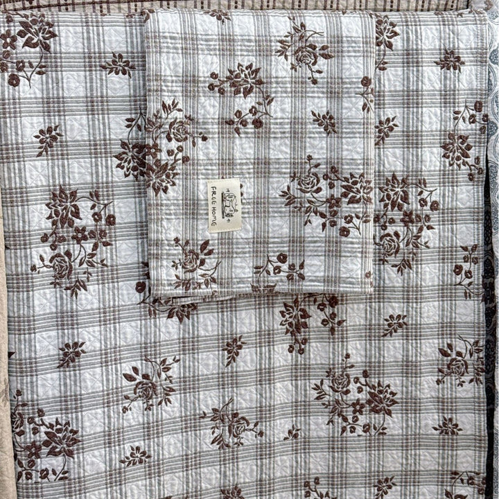 Ladies cuddly blanket with cute horse motif Bowlift