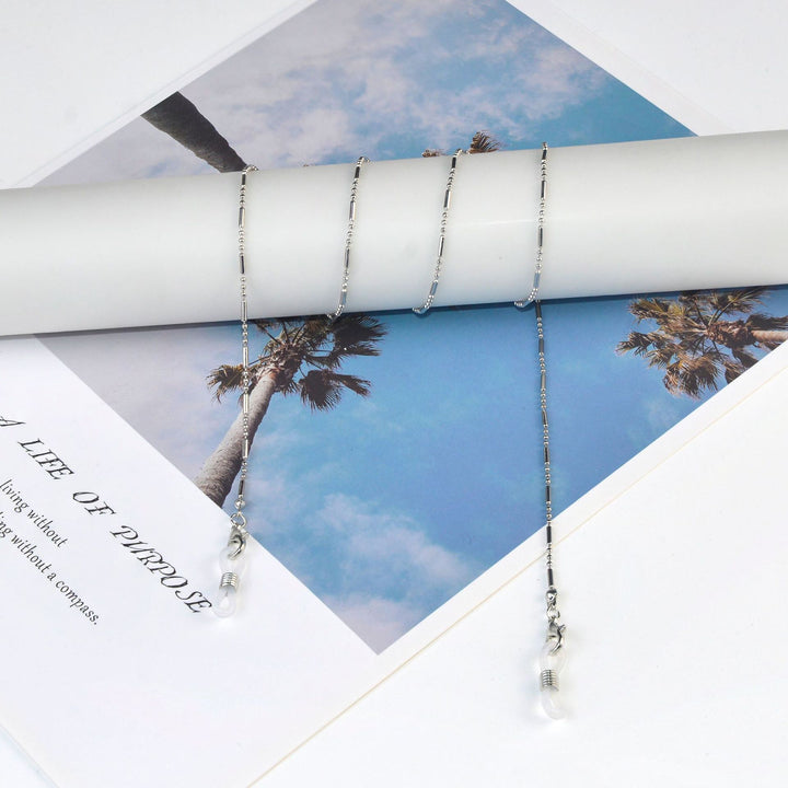 Sleek Minimalist Eyewear Chain Bowlift