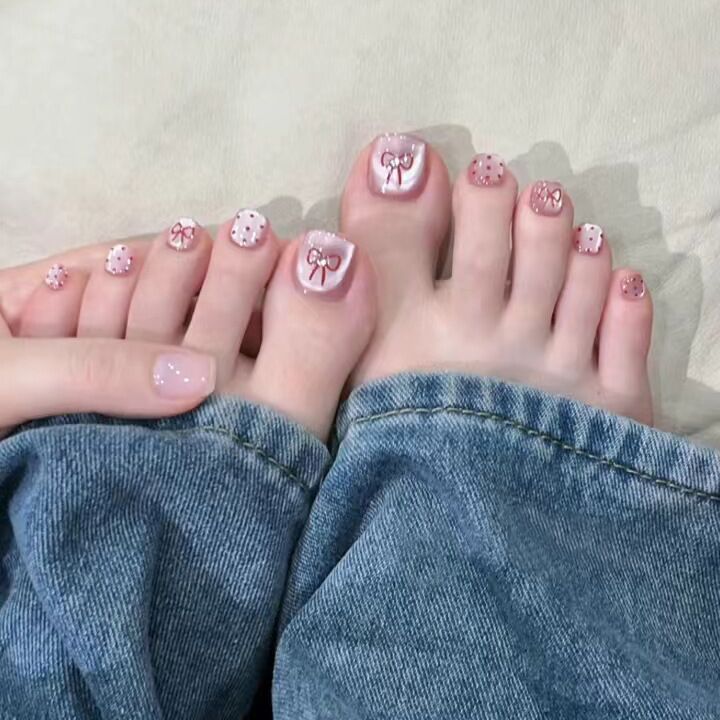 Decorative Press-On Toe Nail Art Bowlift