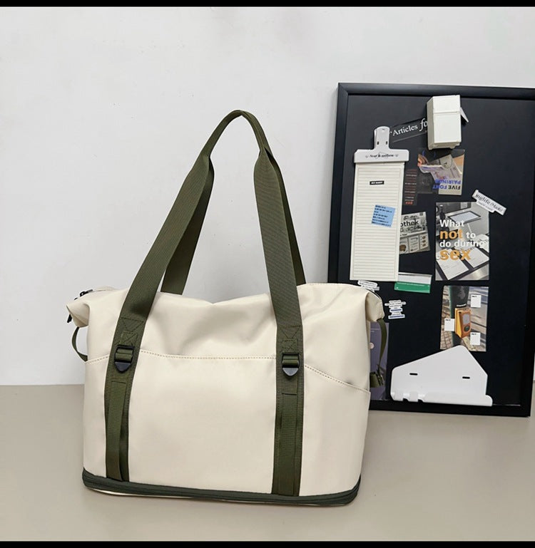 Spacious sports and travel bag with water-repellent material Bowlift