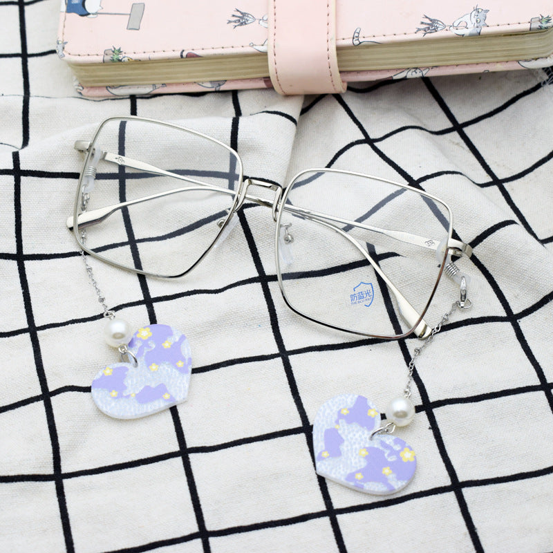 Heart-Shaped Eyewear Chain with Pearl Accents Bowlift