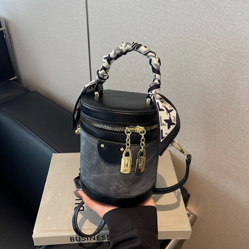 Fashionable Structured Bucket Bag Bowlift