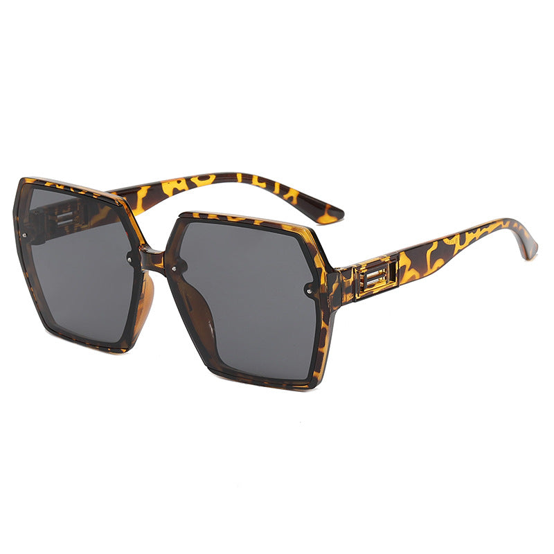 Women's Geometric Oversized Sunglasses with Modern Frame Bowlift