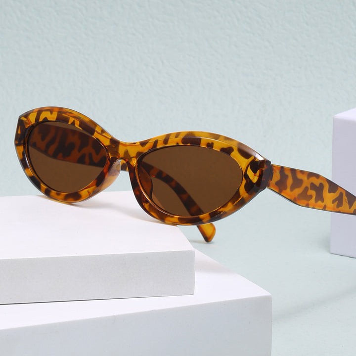 Women's Cat-Eye Sunglasses with Wide Frame and UV Protection Bowlift