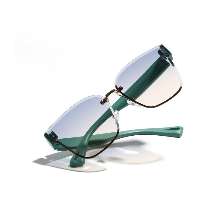 Ladies fashion sunglasses with elegant frame and wide lenses Bowlift