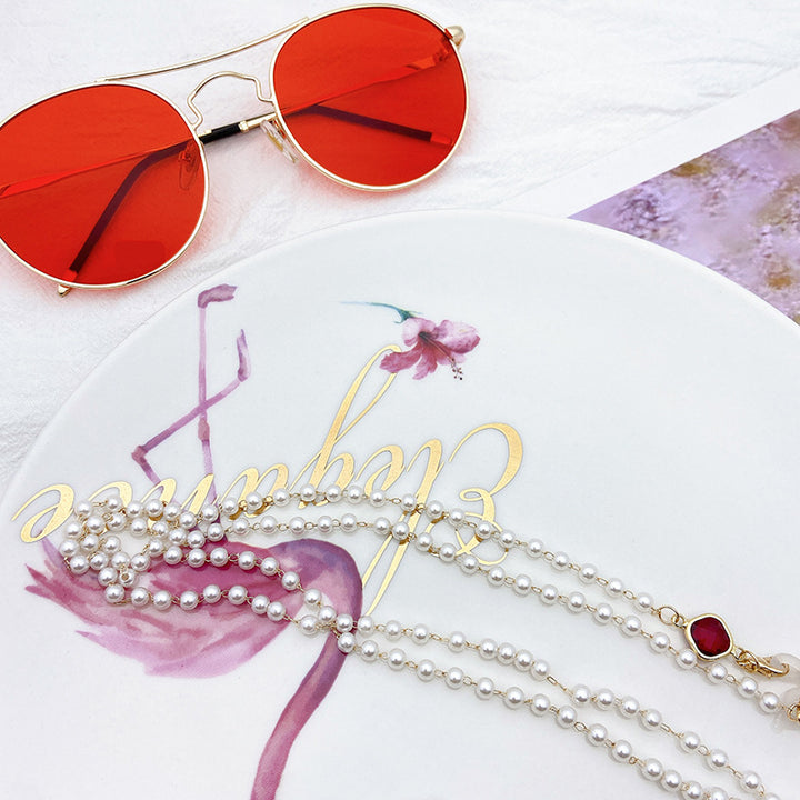Elegant pearl necklace with golden accents Bowlift