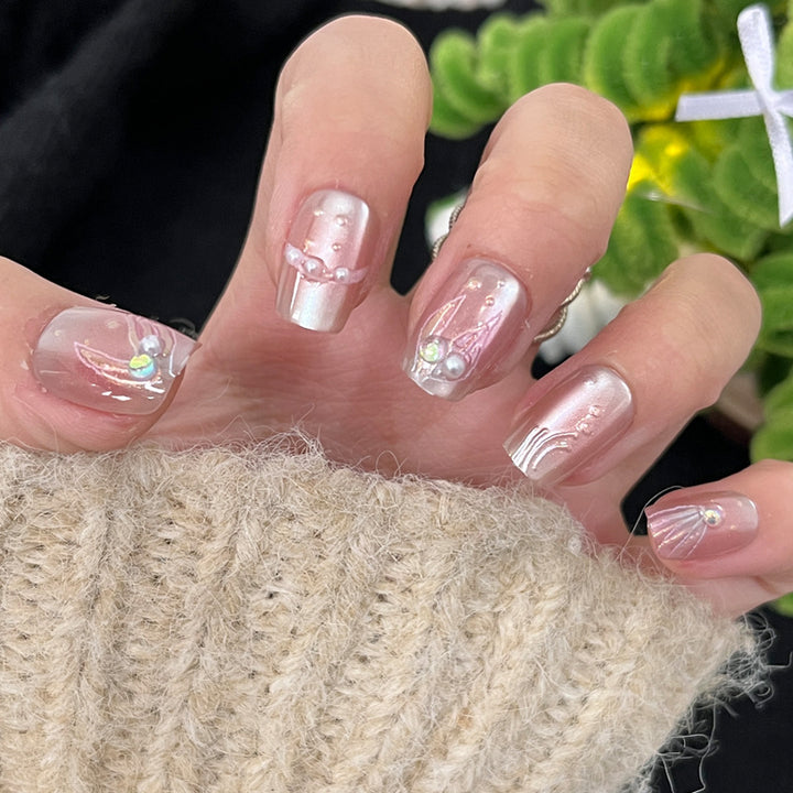 Glossy Nail Art Set with Sparkling Glitter Accents Bowlift