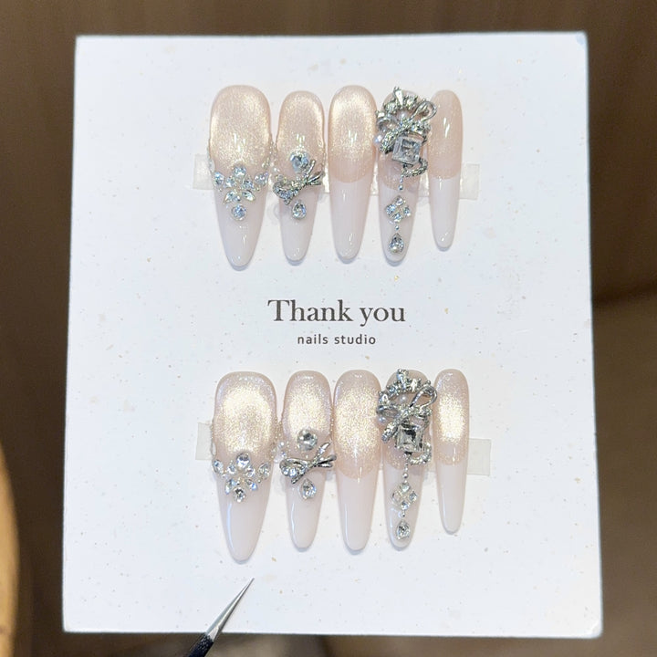 Elegant application of artificial nails Bowlift