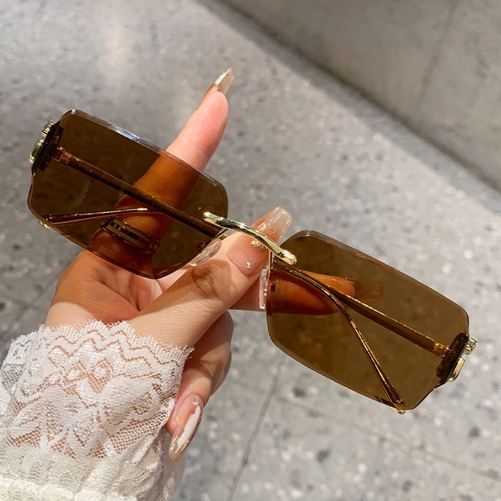 Ladies elegant square sunglasses with stylish tortoiseshell pattern and UV protection Bowlift