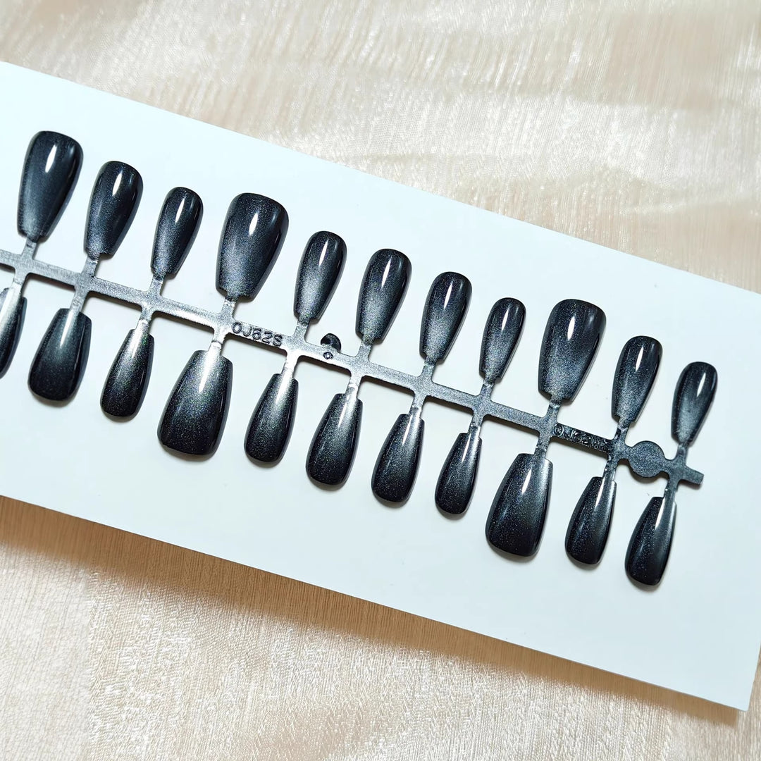 Shiny artificial nails with shimmering finish Bowlift