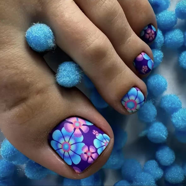 Nail art set with floral designs and matte finish Bowlift