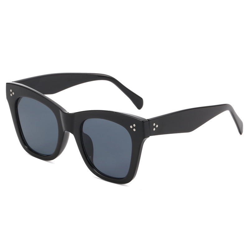 Ladies fashionable sunglasses in stylish Cat-Eye design Bowlift