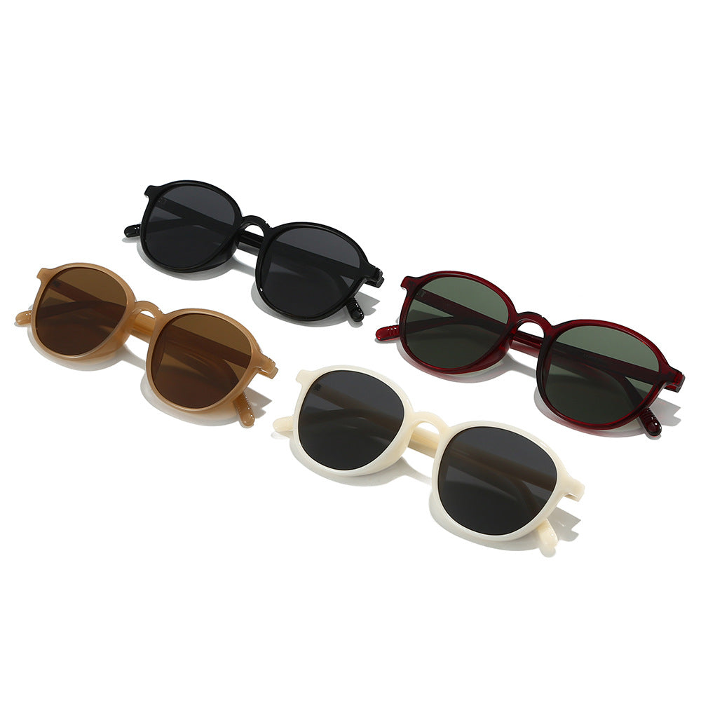 Ladies fashionable sunglasses in classic oval design Bowlift