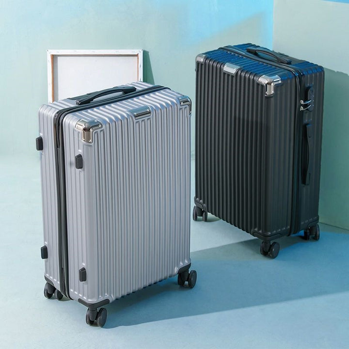 Hard Shell Travel Suitcase With Robust Rolling System Bowlift