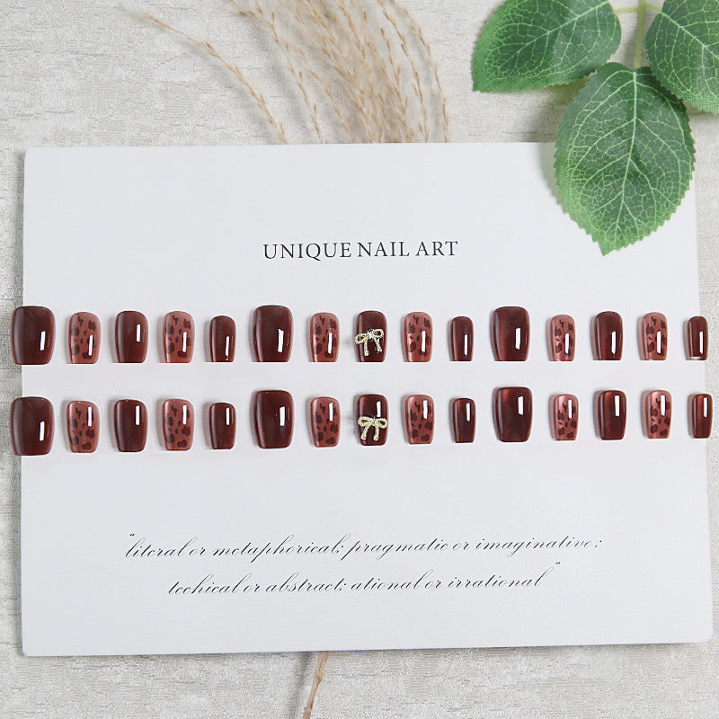Nail set with elegant leopard pattern and luxurious accents Bowlift