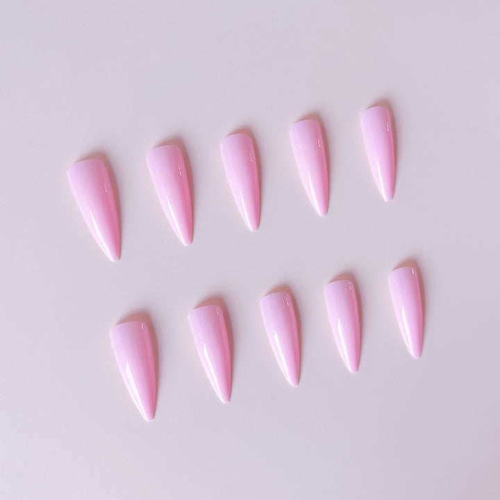 Artificial nail set with pointed design elements Bowlift