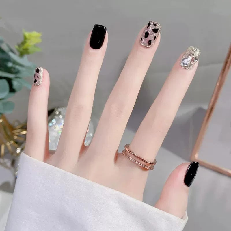 Creative Nail Art Set with Elegant Animal Accents Bowlift