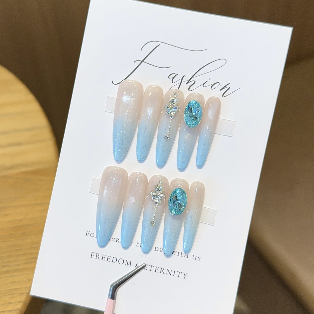 Glamorous artificial nails with sparkling rhinestone details Bowlift