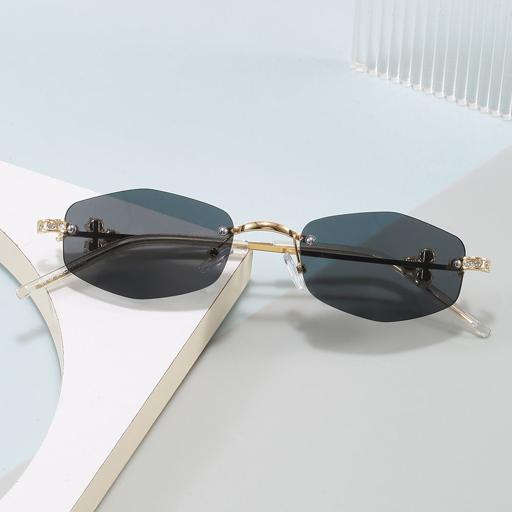 Fashionable Sunglasses in Elegant Rectangular Design with Floral Details Bowlift