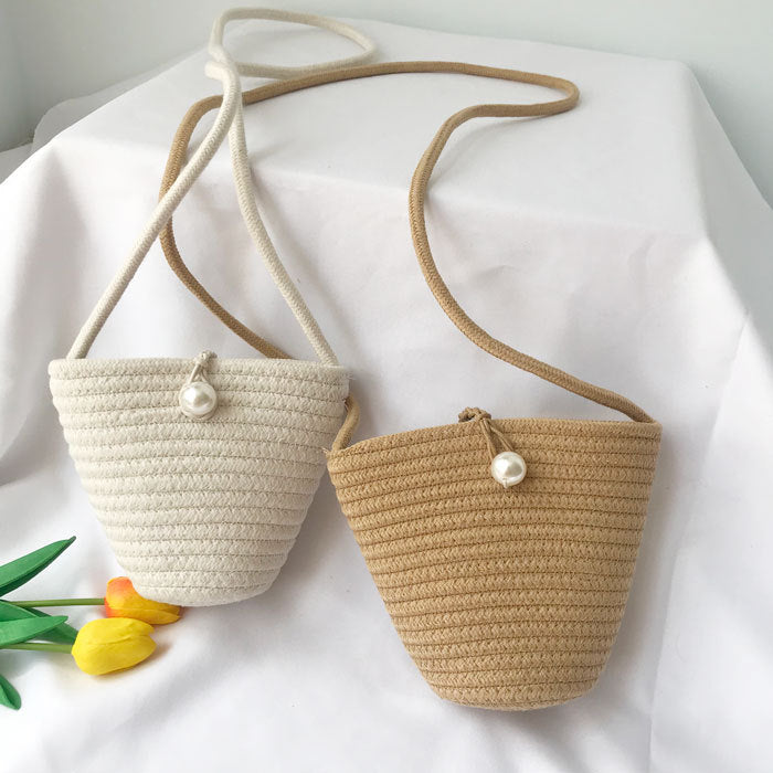 Elegant Handbag with Pearl Closure Bowlift