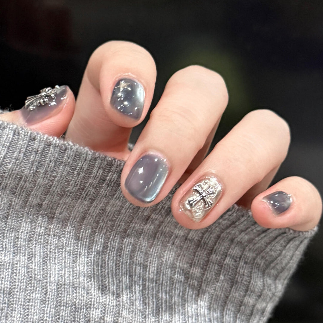 Artificial nail set with glamorous metallic effects Bowlift