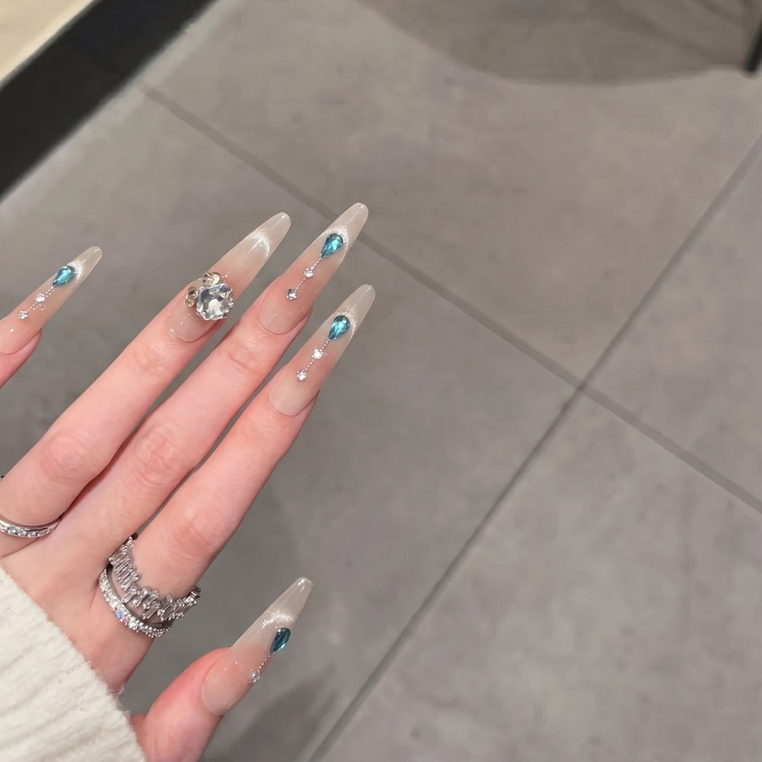Glamorous Press-On Nail Art Set with Crystal Embellishments Bowlift