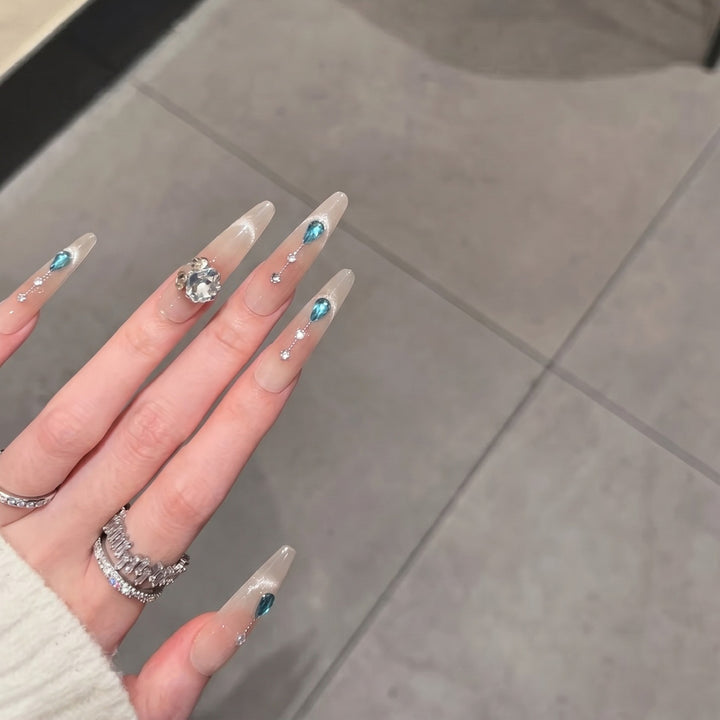 Glamorous Press-On Nail Art Set with Crystal Embellishments Bowlift