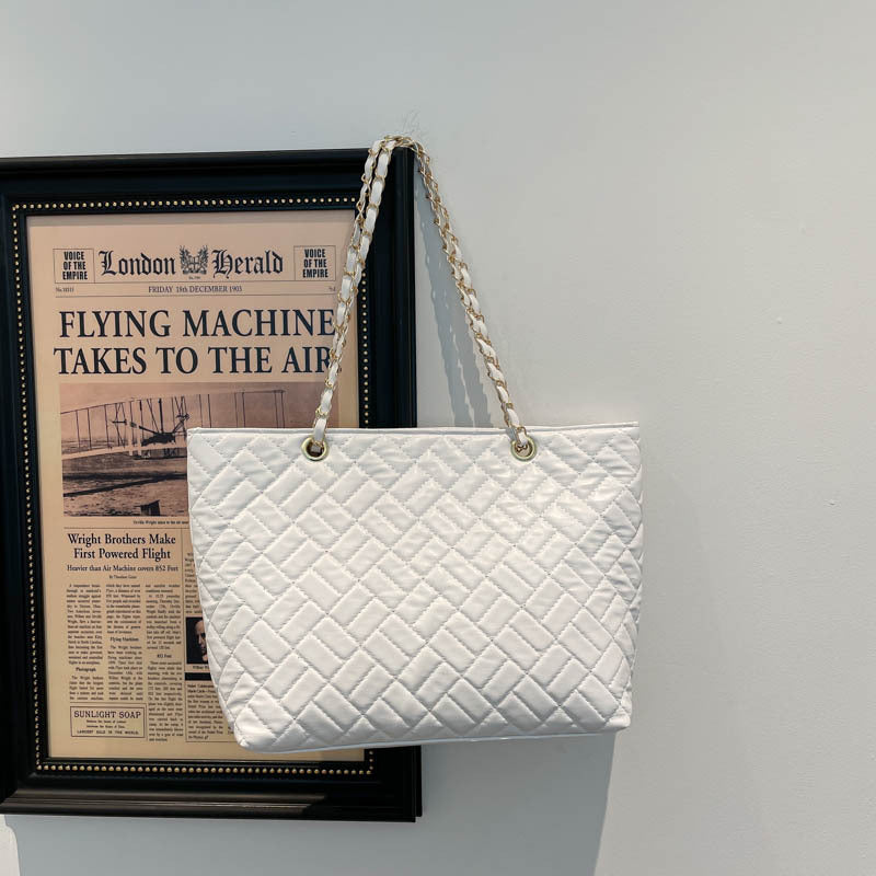 WoQuilted Tote Bag with Chain Handles Bowlift