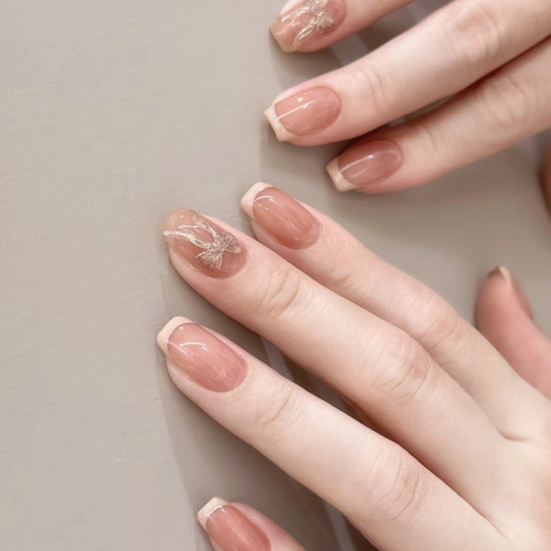 Artificial nail art with delicate floral design Bowlift