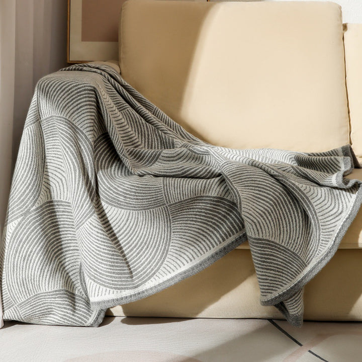 Women's exclusive and cozy knit blanket with geometric pattern Bowlift