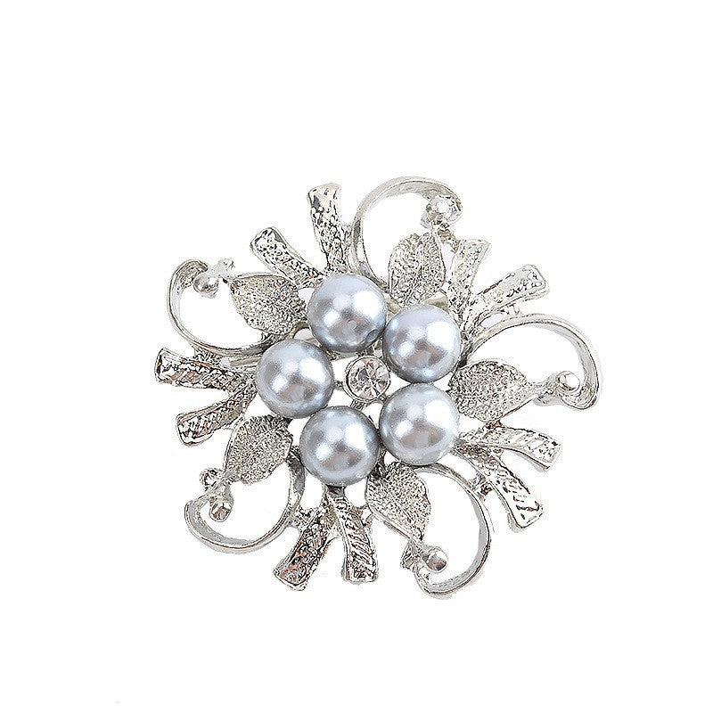 Glamorous brooch with pearl set Bowlift