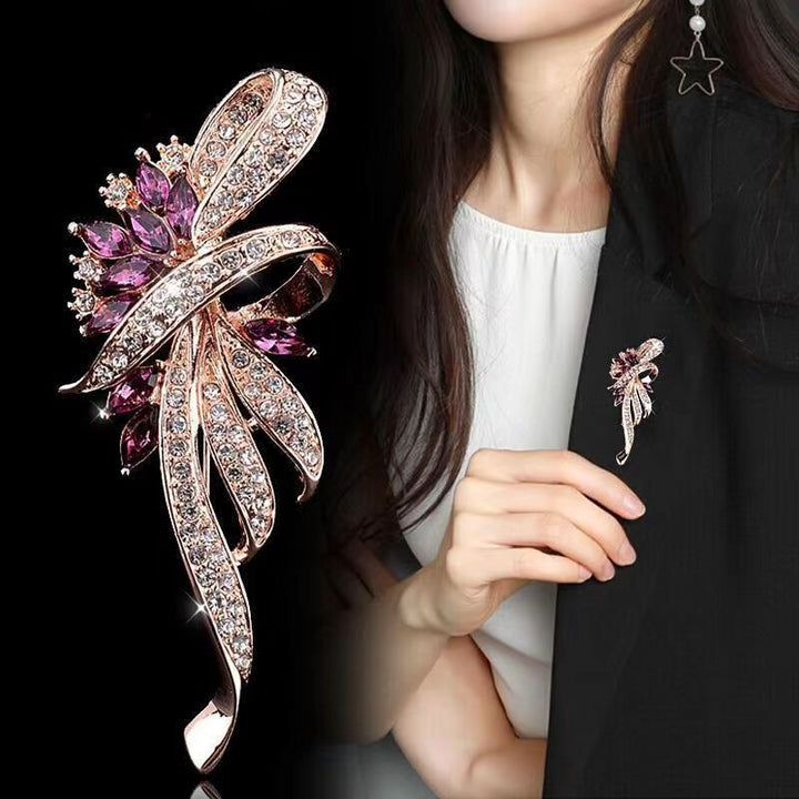 Exquisite brooch with sparkling zirconia and blue gemstones Bowlift