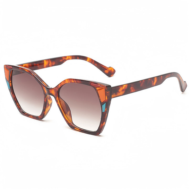 Women Eyewear with extravagant Cat-Eye design Bowlift