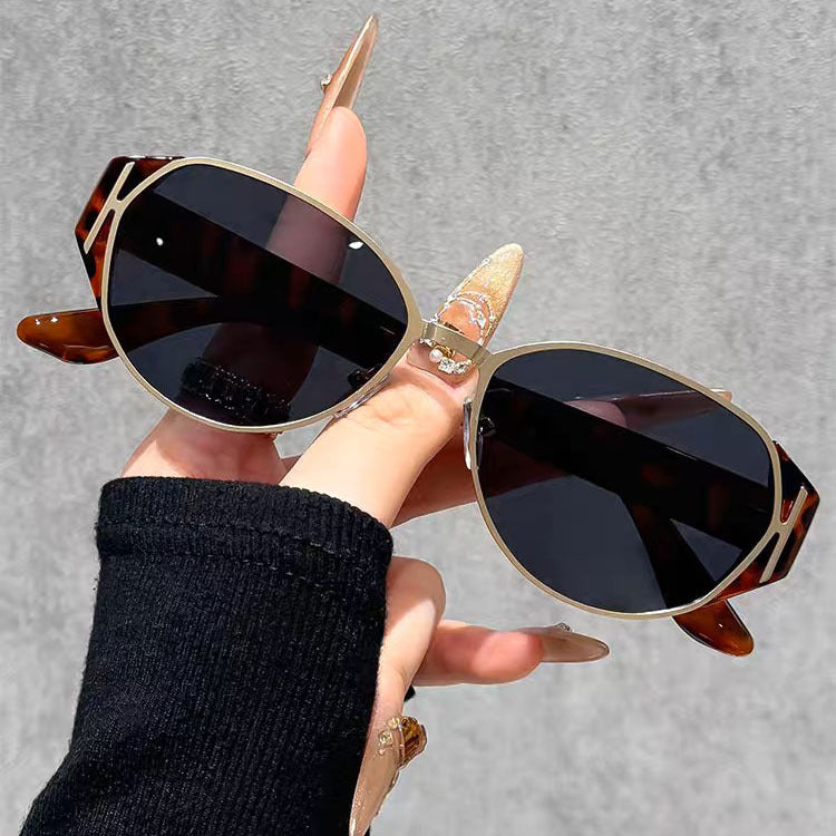 Fashionable Turtle Sunglasses Bowlift