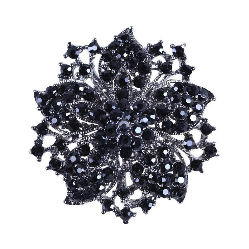 Glamorous brooch with crystals Bowlift