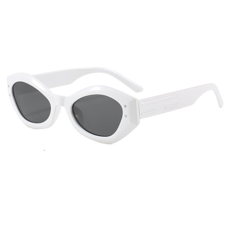Women's Cat-Eye Sunglasses with Modern Design and Wide Frame Bowlift
