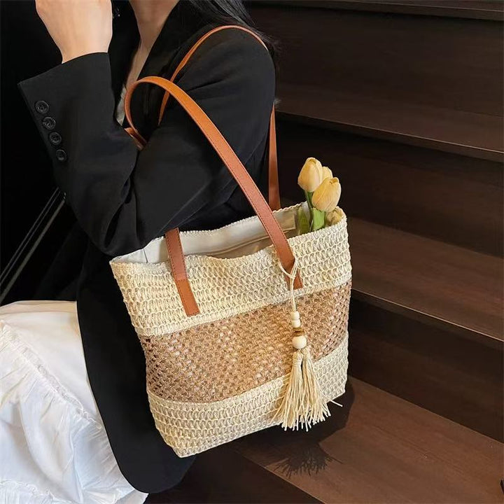 Elegant and Versatile Beach Bag Bowlift