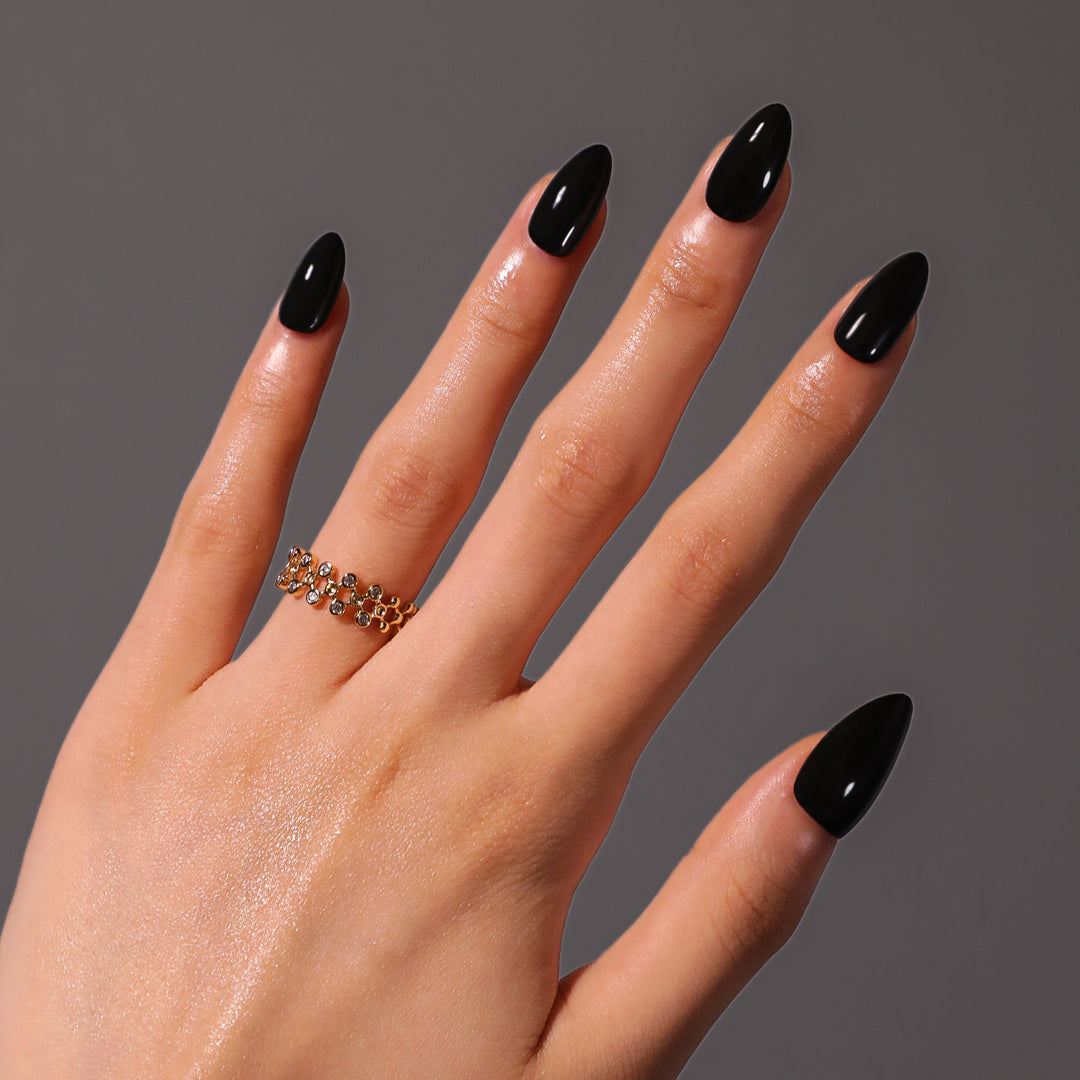 Artificial nail extensions with elegant design Bowlift
