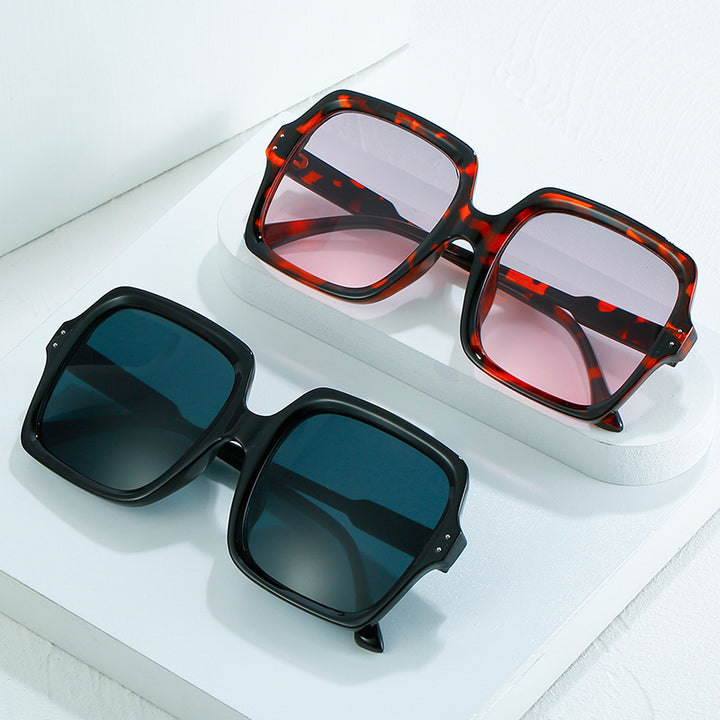 Ladies square fashionable sunglasses with polarized lenses Bowlift