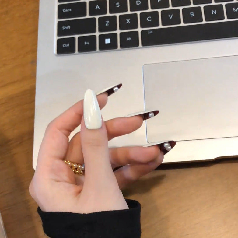 Glamorous artificial nails with elegant accents Bowlift