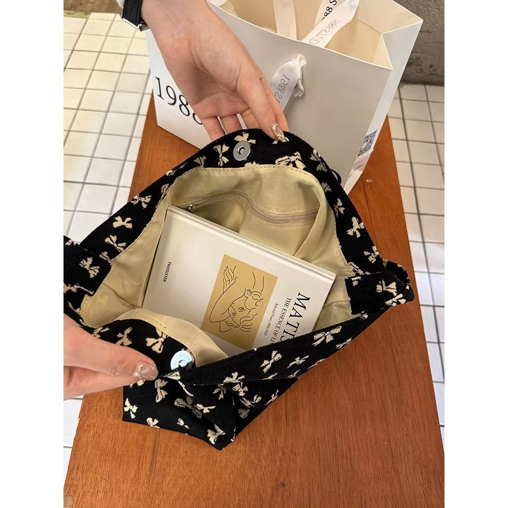 Floral-Printed Sling Bag Bowlift
