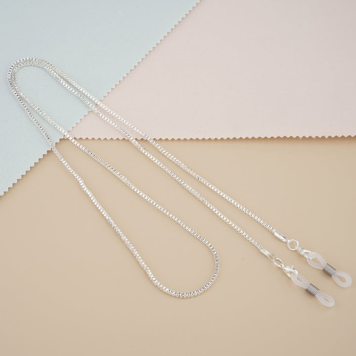 Sleek Metal Eyewear Chain Bowlift