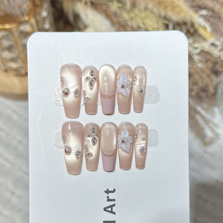 Elegant Floral Accent Press-On Nail Set Bowlift