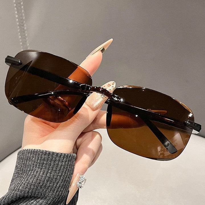Stylish Aviator Sunglasses with Enhanced UV Protection Bowlift