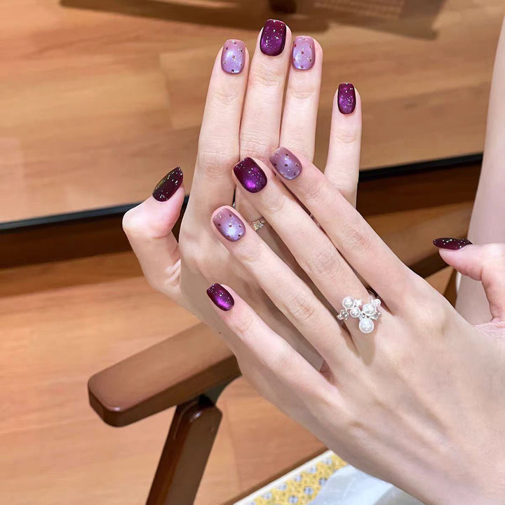 Artificial nails with ombre effect and glitter Bowlift
