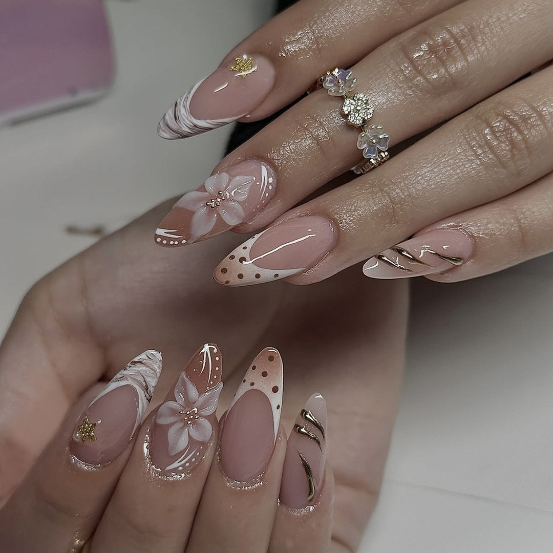 Artificial nail set with floral and elegant details Bowlift